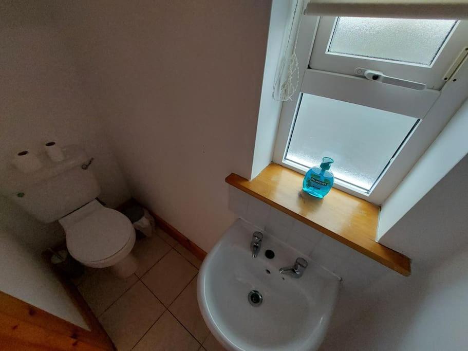 Villa 3 Bed Semi-Detached House In A Quite Estate Bruff Exterior foto