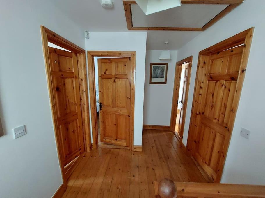 Villa 3 Bed Semi-Detached House In A Quite Estate Bruff Exterior foto